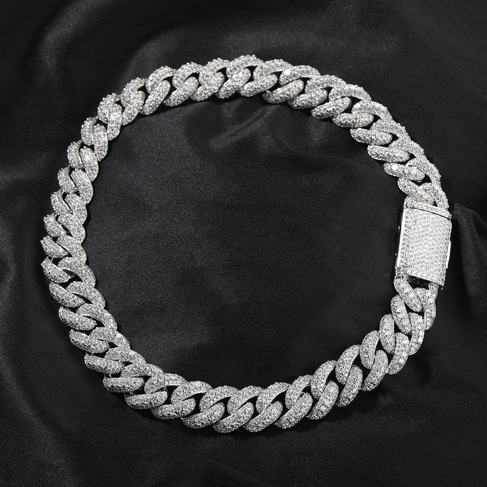 18MM white gold Cuban link chain displayed in a circular loop with its box clasp visible